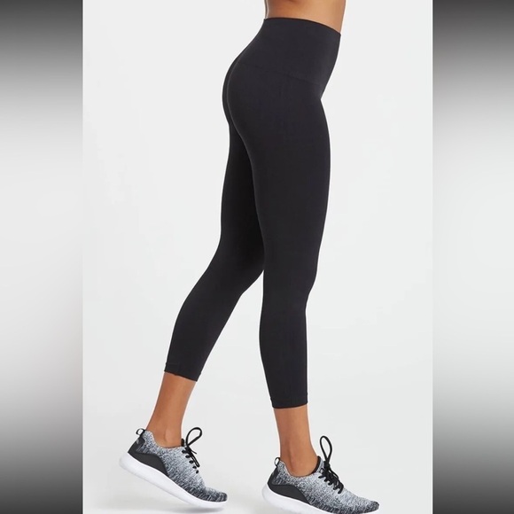 Spanx Look at Me Now Cropped Leggings in Very Black - Size 3X - New - Picture 2 of 10